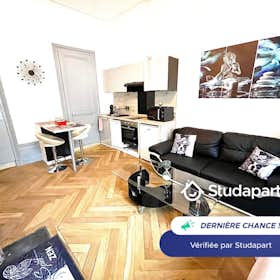 Apartment for rent for €550 per month in Saint-Étienne, Rue Balay