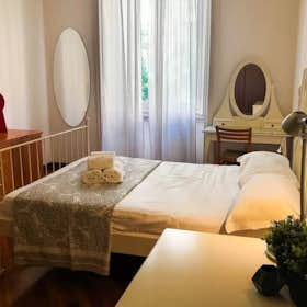 Apartment for rent for €3,000 per month in Milan, Via Olindo Guerrini