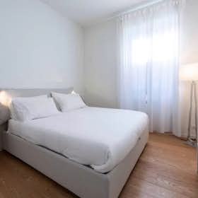 Apartment for rent for €3,000 per month in Milan, Via Federico Confalonieri