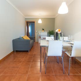 Квартира сдается в аренду за 1 588 € в месяц в Braga, Rua do Taxa