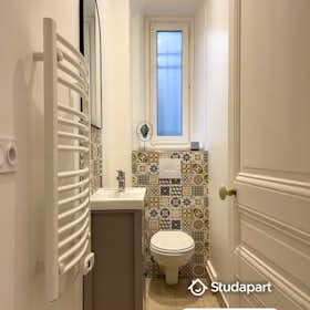 Apartment for rent for €1,800 per month in Versailles, Avenue de Saint-Cloud