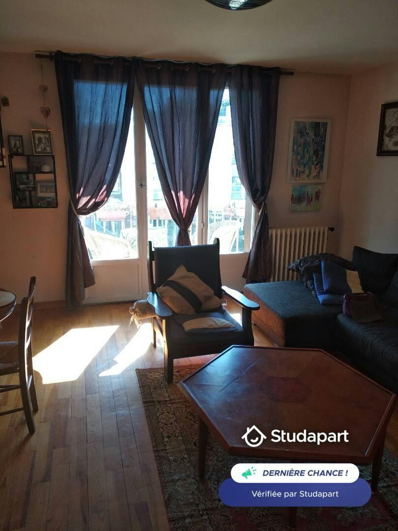 Private room for rent on Rue de Lacanau Caud, Bordeaux - Plus