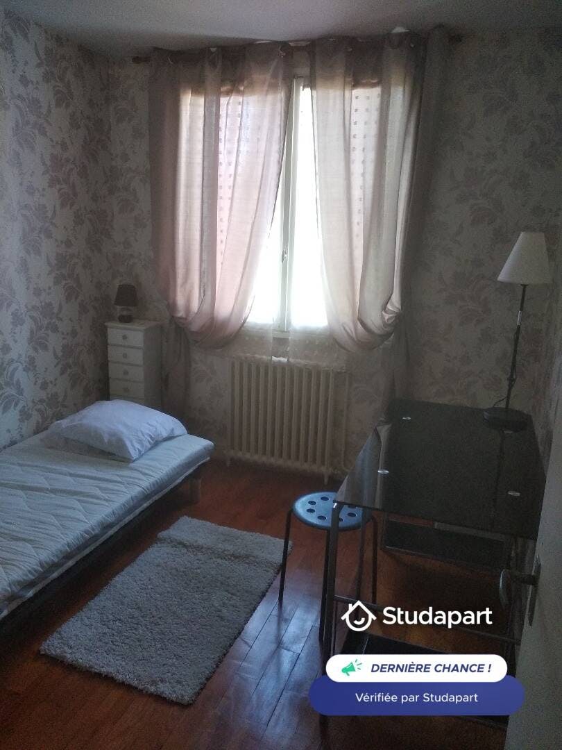 Private room for rent for €450 per month in Bordeaux, Rue de Lacanau Caud