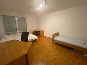 Private room for rent for €860 per month in Ljubljana, Reboljeva ulica