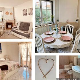 Apartment for rent for €1,100 per month in Almada, Travessa Padre Baltazar