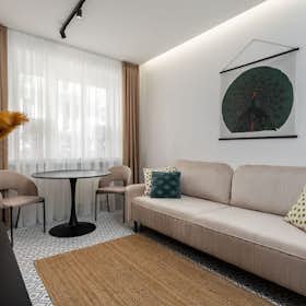 Apartment for rent for €1,600 per month in Warsaw, ulica Poznańska