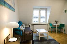 公寓 正在以 PLN 5,590 的月租出租，其位于 Warsaw, ulica Ordynacka