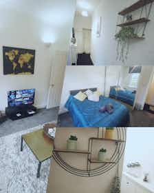 Apartment for rent for £2,850 per month in Watford, Keele Close