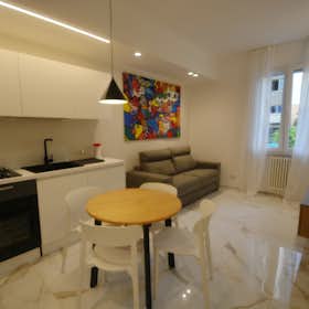 Appartement te huur voor € 2.000 per maand in Palermo, Via Ludovico Ariosto