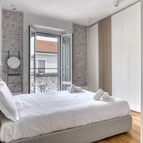 Apartment for rent for €3,000 per month in Milan, Via Messina