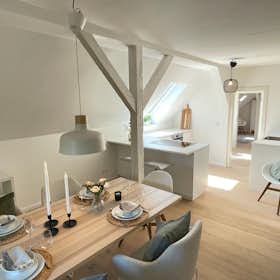 公寓 正在以 €2,300 的月租出租，其位于 Hamburg, Lokstedter Damm