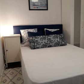 Private room for rent for €540 per month in Madrid, Calle de Vallehermoso