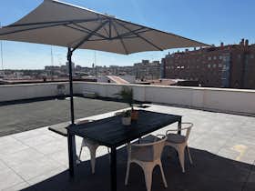 Apartment for rent for €1,500 per month in Madrid, Paseo de Extremadura