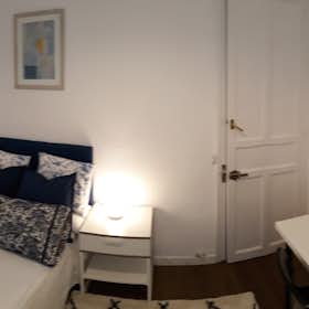 Private room for rent for €520 per month in Madrid, Calle de Vallehermoso