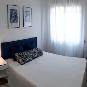 Private room for rent for €720 per month in Madrid, Calle de Vallehermoso