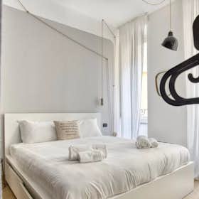 Apartment for rent for €3,000 per month in Milan, Via Luigi Federico Menabrea