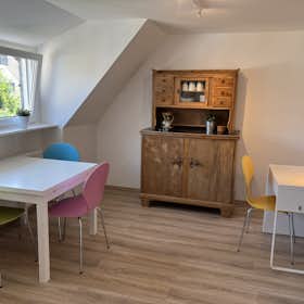 Appartement te huur voor € 950 per maand in Essen, Rüttenscheider Stern
