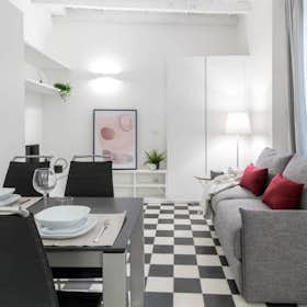 Studio for rent for €3,000 per month in Milan, Via Santa Maria Fulcorina