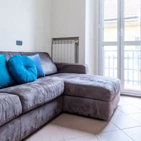 Apartment for rent for €3,000 per month in Milan, Via Paracelso