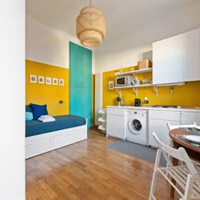 Studio for rent for €3,000 per month in Milan, Via Cerano