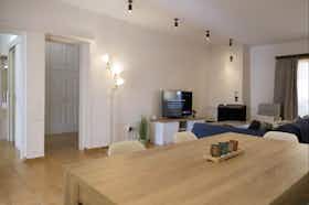 Lägenhet att hyra för 1 300 € i månaden i Loutraki-Perachora, Kolokotroni