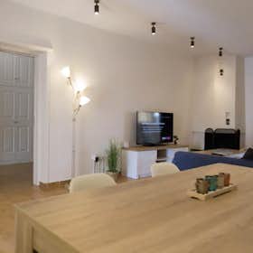 Wohnung zu mieten für 1.300 € pro Monat in Loutraki-Perachora, Kolokotroni