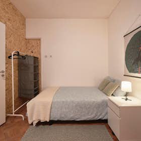 Private room for rent for €425 per month in Porto, Rua de Cinco de Outubro