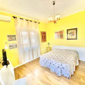 Отдельная комната сдается в аренду за 1 500 € в месяц в Sant'Agnello, Via dei Gerani