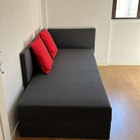 Private room for rent for €650 per month in Amadora, Avenida Dom Luís I