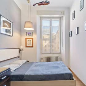 Apartment for rent for €3,000 per month in Milan, Via Garigliano