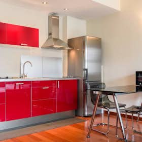 Apartment for rent for €3,000 per month in Milan, Via Vitruvio