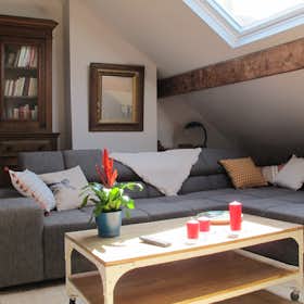 Apartamento para alugar por € 1.350 por mês em Uccle, Rue Victor Allard