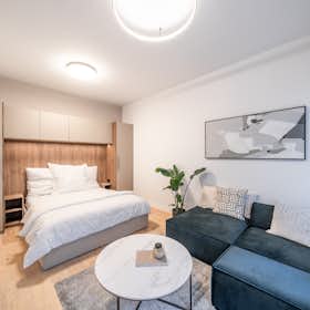 Wohnung zu mieten für 1.300 € pro Monat in Berlin, Bergstraße