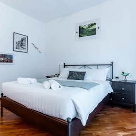 Apartment for rent for €3,000 per month in Milan, Via Bergamo