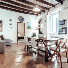 Apartment for rent for €3,000 per month in Milan, Via Vetere