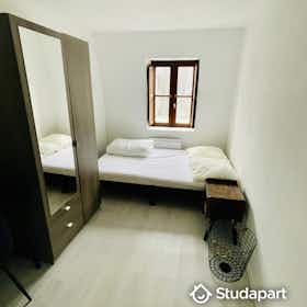 Отдельная комната сдается в аренду за 402 € в месяц в Bourges, Rue d'Auron