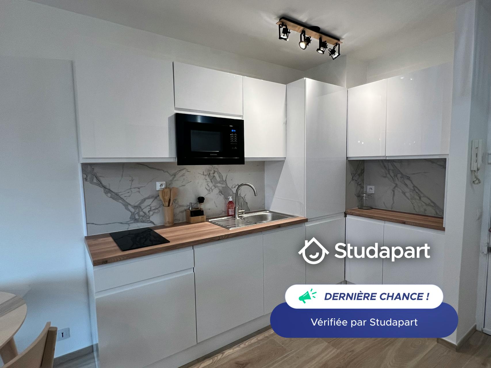 Apartment for rent for €750 per month in Antibes, Passage Marie-Antoinette