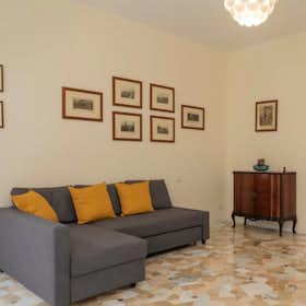 Apartment for rent for €3,000 per month in Milan, Via Pietro Orseolo
