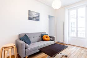 Apartment for rent for €2,200 per month in Paris, Boulevard Saint-Marcel