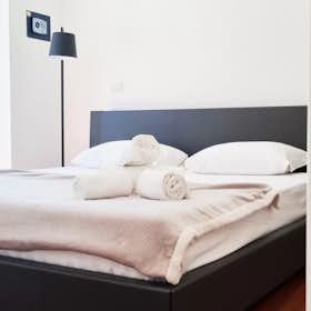 Apartment for rent for €3,000 per month in Milan, Via Francesco Algarotti