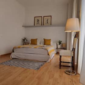 Apartment for rent for €3,000 per month in Milan, Via San Barnaba