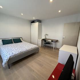 Private room for rent for €950 per month in Woluwe-Saint-Lambert, Rue du Pont-Levis