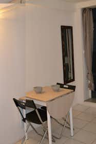 Apartment for rent for €729 per month in Lille, Rue des Meuniers