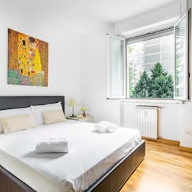Apartment for rent for €3,000 per month in Milan, Via Alcuino