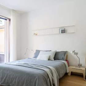 Apartment for rent for €3,000 per month in Milan, Via dei Sormani