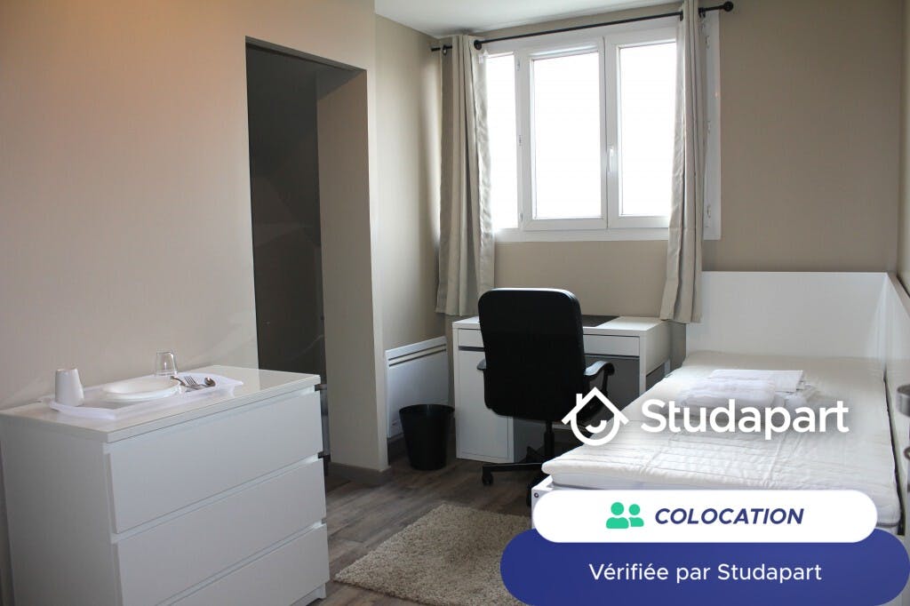Private room for rent for €410 per month in Compiègne, Place de la Gare