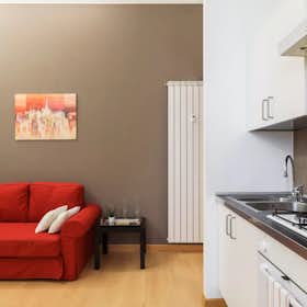 Apartment for rent for €3,000 per month in Milan, Via Macedonio Melloni