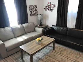 Wohnung zu mieten für $5,000 pro Monat in Van Nuys, Hazeltine Ave