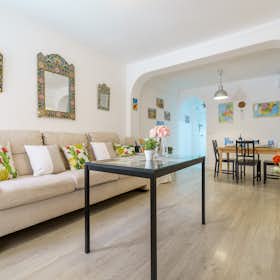 Appartement for rent for € 1.000 per month in Málaga, Calle Macabeos