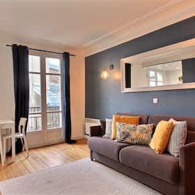 Studio for rent for €1,635 per month in Paris, Avenue de Malakoff